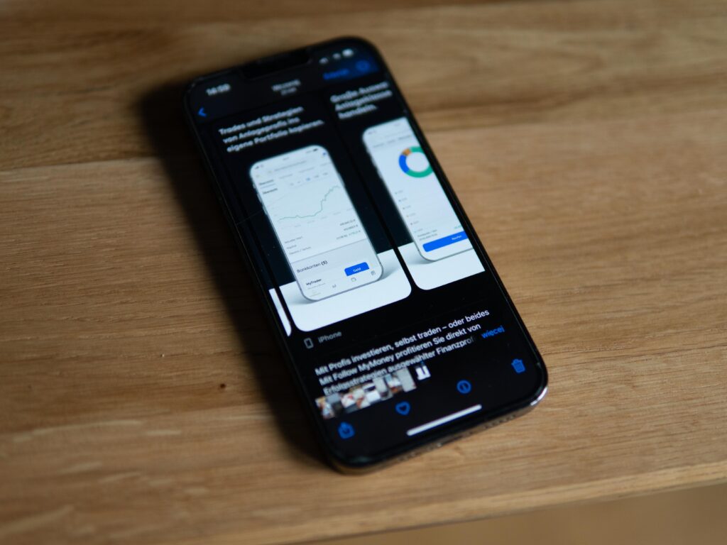 telefon z aplikacją mobilną / phone with mobile app